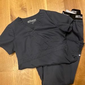 Excellent condition Grey’s Anatomy scrubs set, dark gray